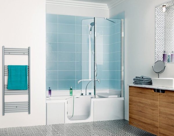 Baignoire idéale pour salle de bain PMR : accessibilité optimale, sécurité renforcée, confort supérieur. Un choix crucial pour une expérience sans compromis.