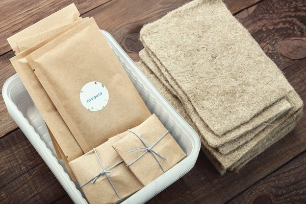 Les enveloppes grand format en plastique : pourquoi opter pour cette solution pratique ?