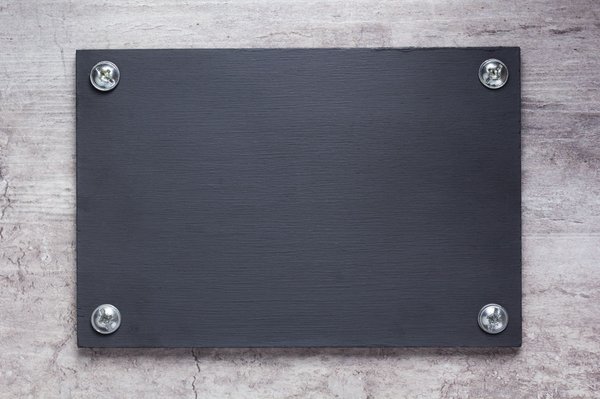 Les critères essentiels pour choisir une plaque professionnelle