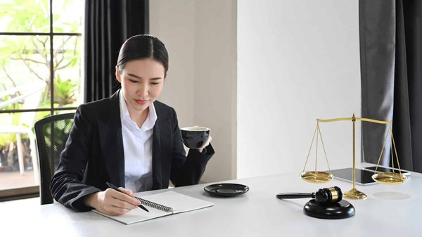 Avocat en droit des affaires à Annecy : Il saura régler les soucis juridiques de votre entreprise